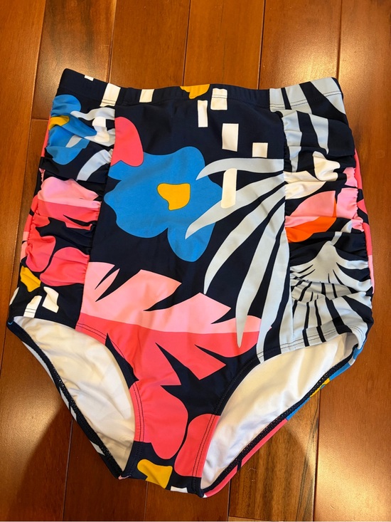 Coral Reef Other - High-Waist Floral Swim Bottoms - Navy Multi